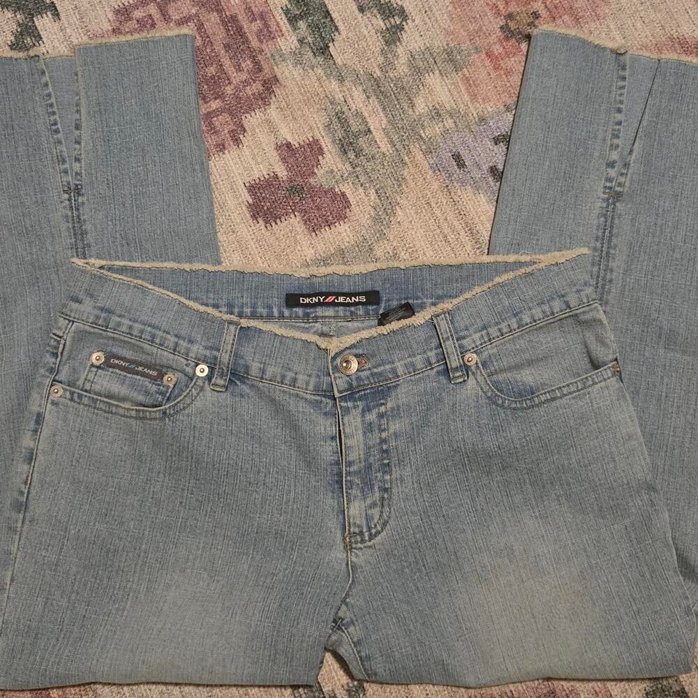 Dkny denim light wash capris